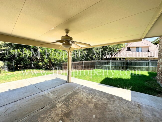 Building Photo - Charming 3 Bedroom, 2.5 Bathroom Home in A...
