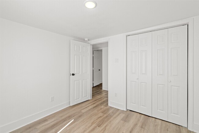 Building Photo - 911 Knight St