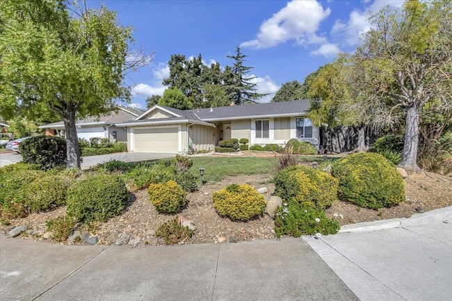 Building Photo - Great Location! Great Schools! Month to Mo...