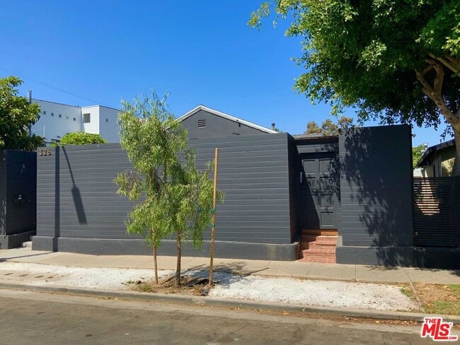 Building Photo - 326 4th Ave