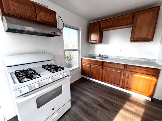 Building Photo - 83-85-85 Seeley St