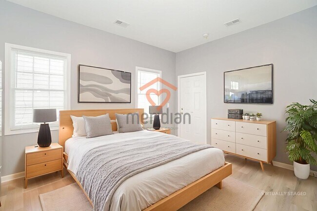Building Photo - 4 bed / 4 bath ~ Move-in Today!