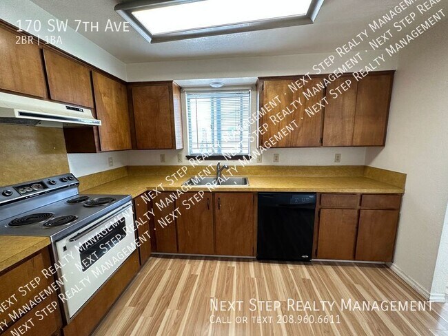 Building Photo - 170 SW 7th Ave