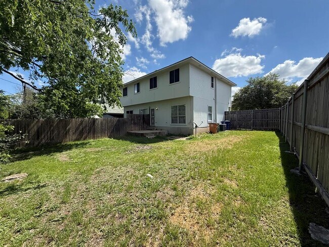 Building Photo - 6726 Windrift Way