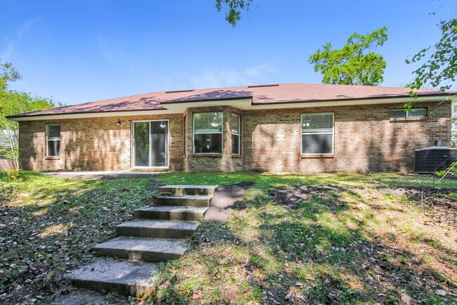 Building Photo - 1010 Whirlaway Cir S