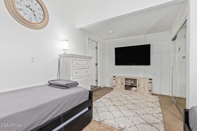 Building Photo - 8414 W Northview Ave