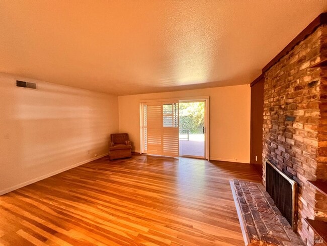 Building Photo - 851 Rolling Green Dr