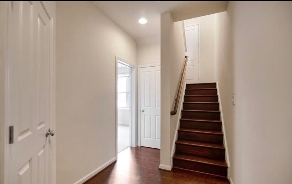Building Photo - 14011 Godwit St