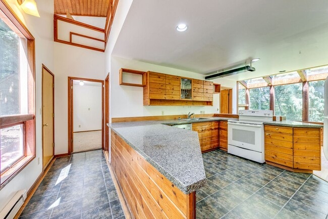 Building Photo - Private 3 Bedroom Home in the Woods