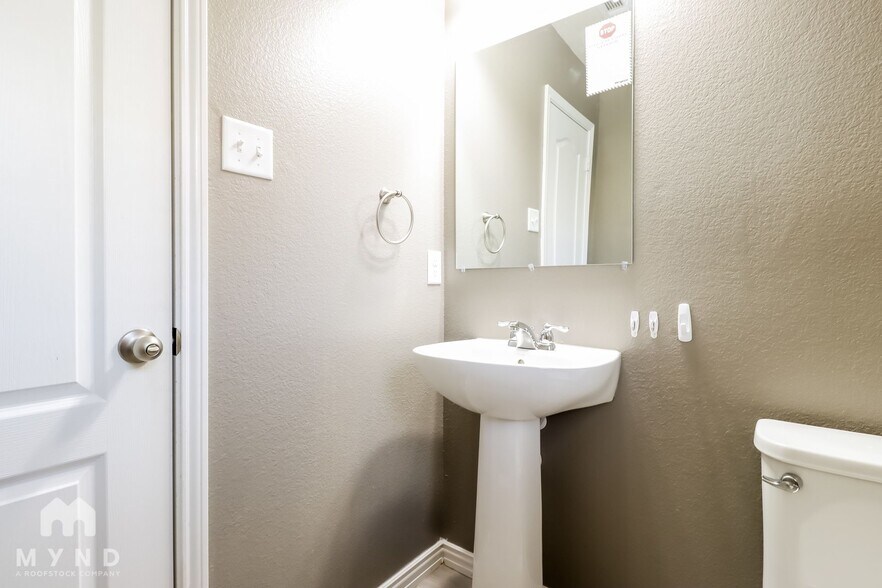 Building Photo - 6928 Glade Oaks Dr