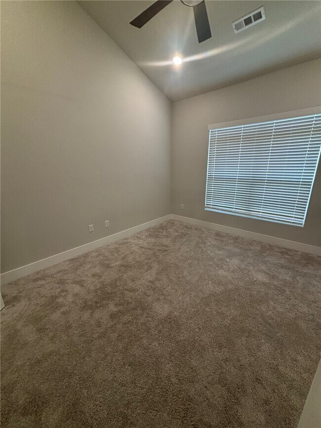 Building Photo - 471 Azurite Rd