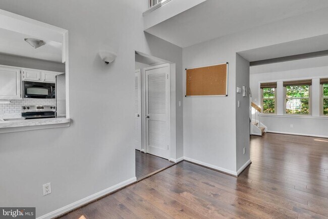 Building Photo - 525 Bashford Ln