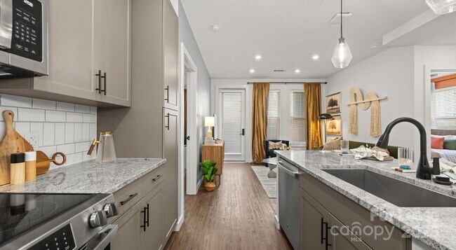 Building Photo - 515 Royal Ct