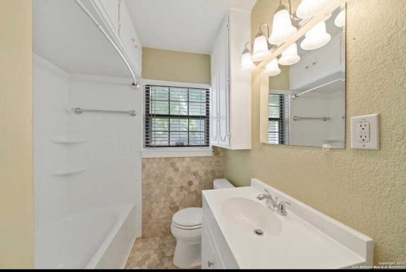 Building Photo - 214 Coyle Pl