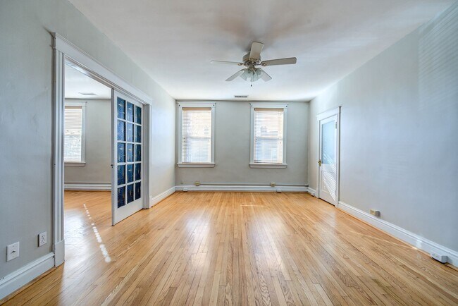 Building Photo - OPPORTUNITY KNOCKS 3 BED 1 BATH 1,400 SF ± Apartment in The Hill — Private Patio, Hardwood Floors...