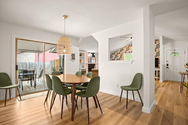 Building Photo - 11011 Jordan Ln