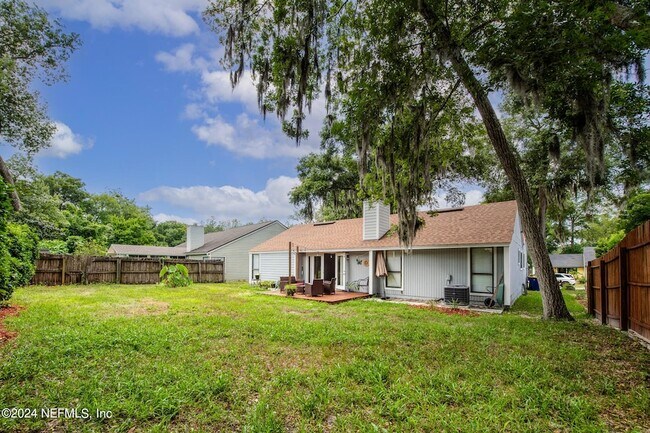 Building Photo - 11448 Sugar Maple Pl S