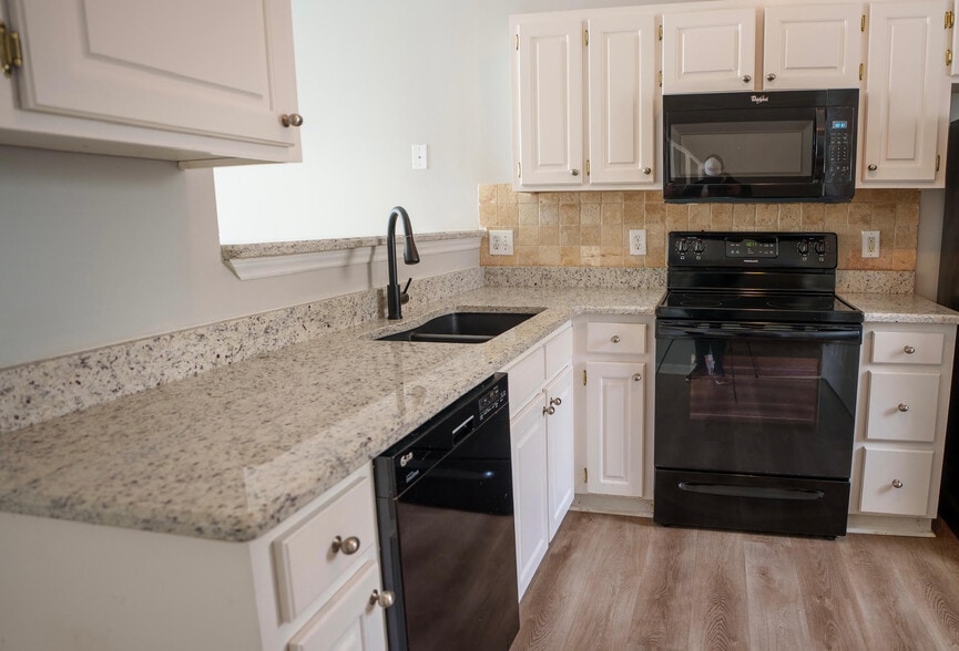 Building Photo - 19 Cheltenham Dr