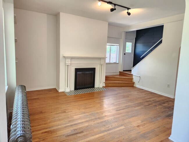 Building Photo - 1100 E 16th Ave