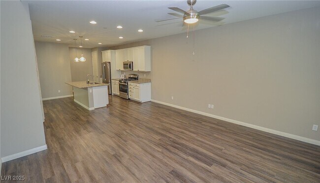 Building Photo - 541 Tokopah Falls St
