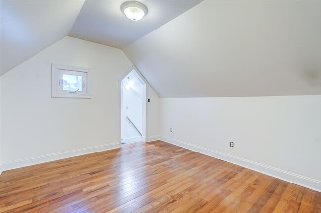 Building Photo - 437 Caroline St