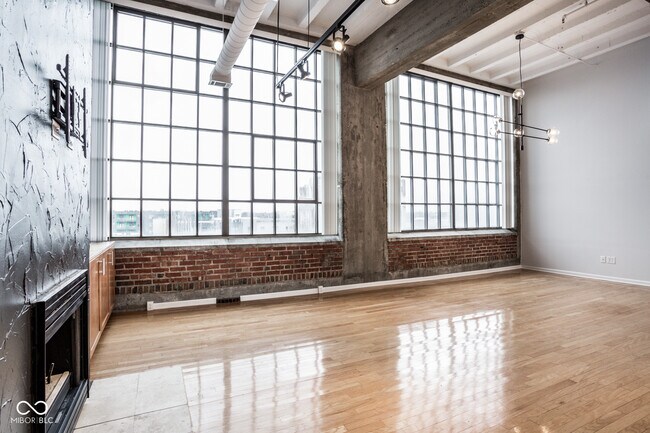 Building Photo - 611 N Park Ave
