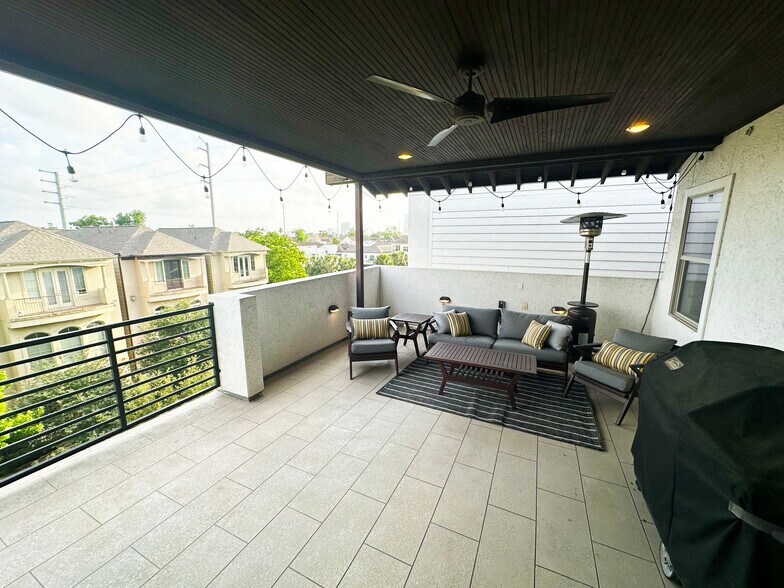 4th Floor Balcony - 1912 Maryland St