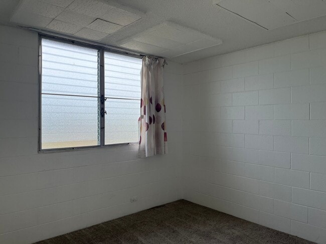 Building Photo - Salt Lake area - 2 bedroom, 1 bath unit with 1 parking - Avail Now!