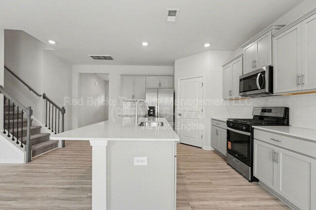 Building Photo - 136 Mdw Vw Dr