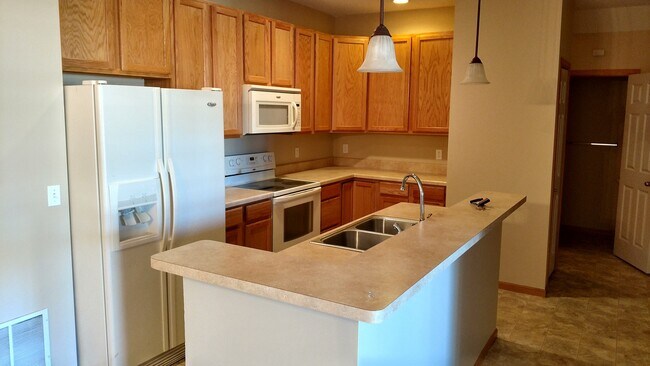 Building Photo - 943 Willow Glen Dr