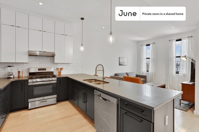 Building Photo - Private bedroom in 5 bed/3 bath Home