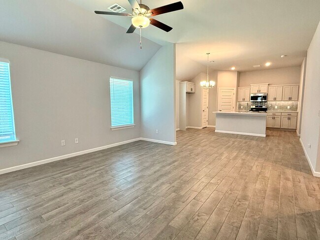 Building Photo - **Gorgeous Newer Build! 3 Bed 2 Bath**