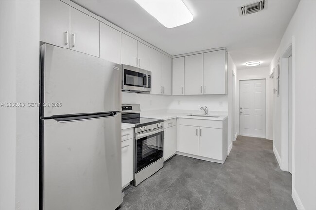 Building Photo - 5980 SW 40th Ave