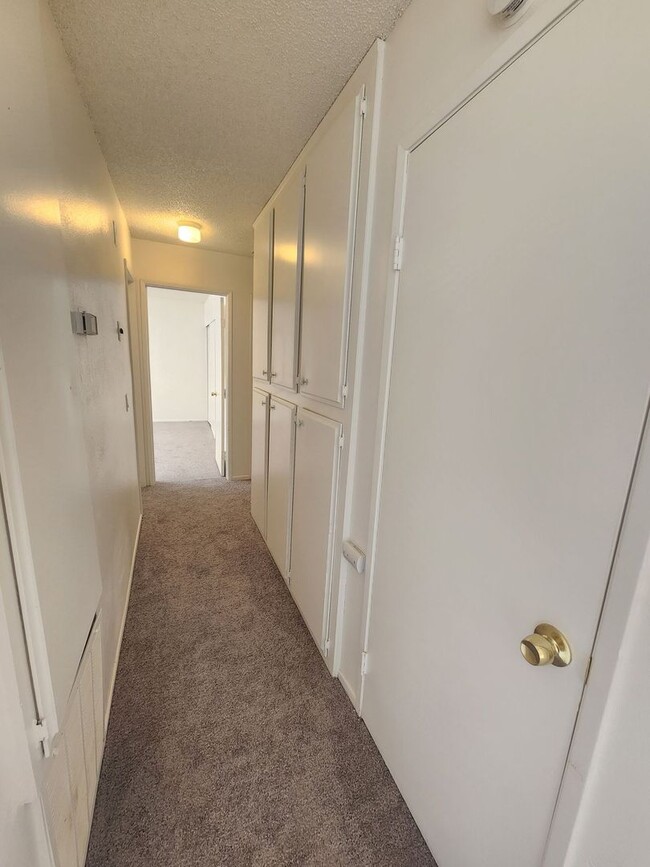 Building Photo - 3 bedroom in Hansen Track