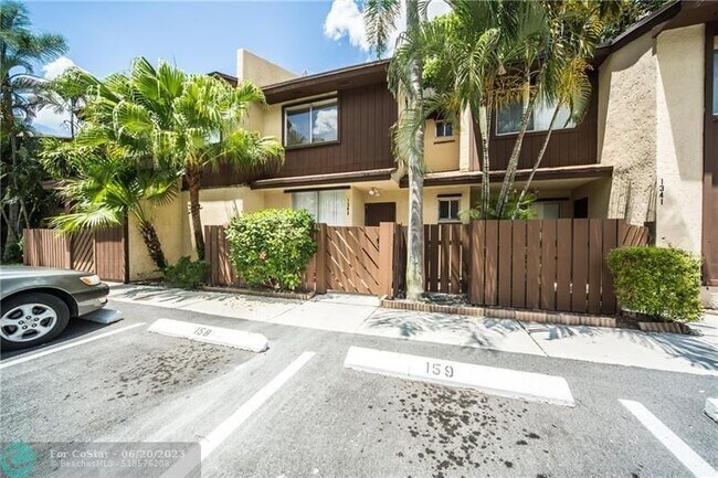 Building Photo - 1343 Hampton Blvd