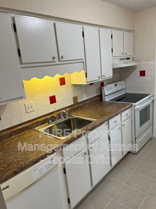 Building Photo - 3032 SW Lydia Ave