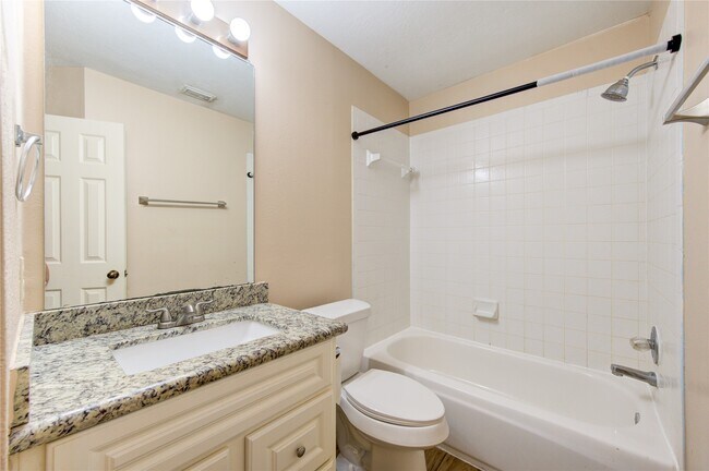 Building Photo - 5349 Pinewood Terrace
