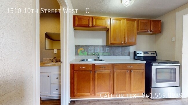 Building Photo - 1510 10th St W