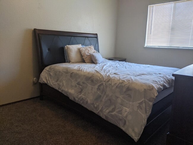 Building Photo - 425 E Alameda St