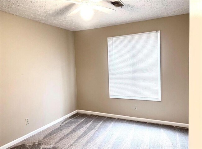 Building Photo - 125 Apple Valley Dr