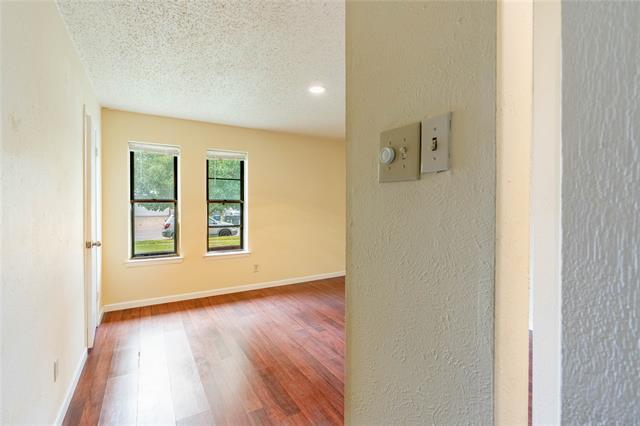 Building Photo - 510 Cranbrook Park