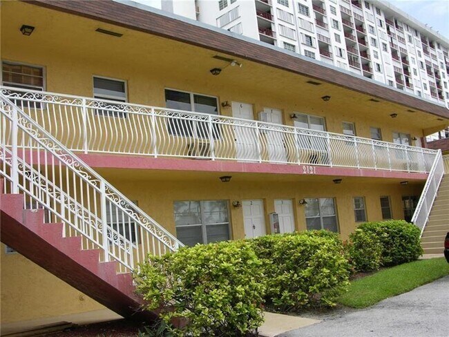 Building Photo - 2121 N Ocean Blvd