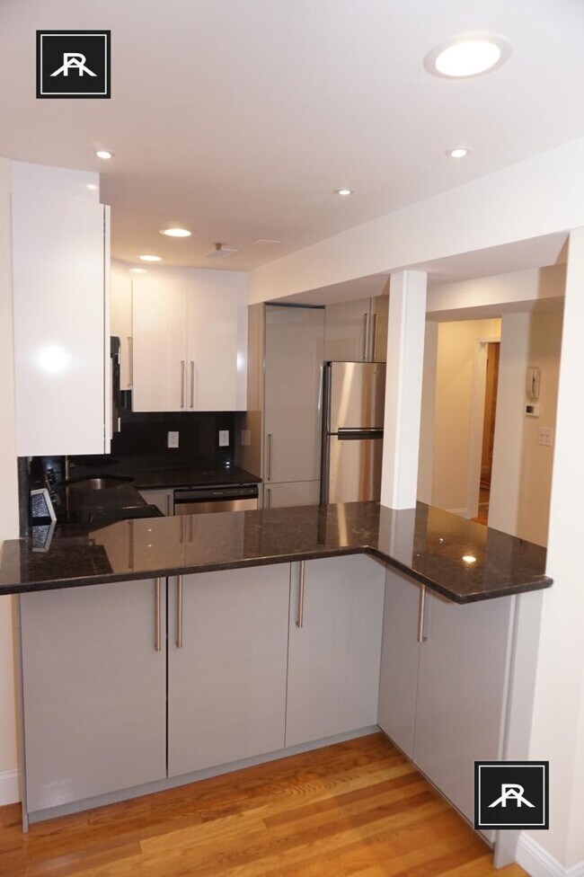 Building Photo - 3 bedroom in Brookline MA 02445