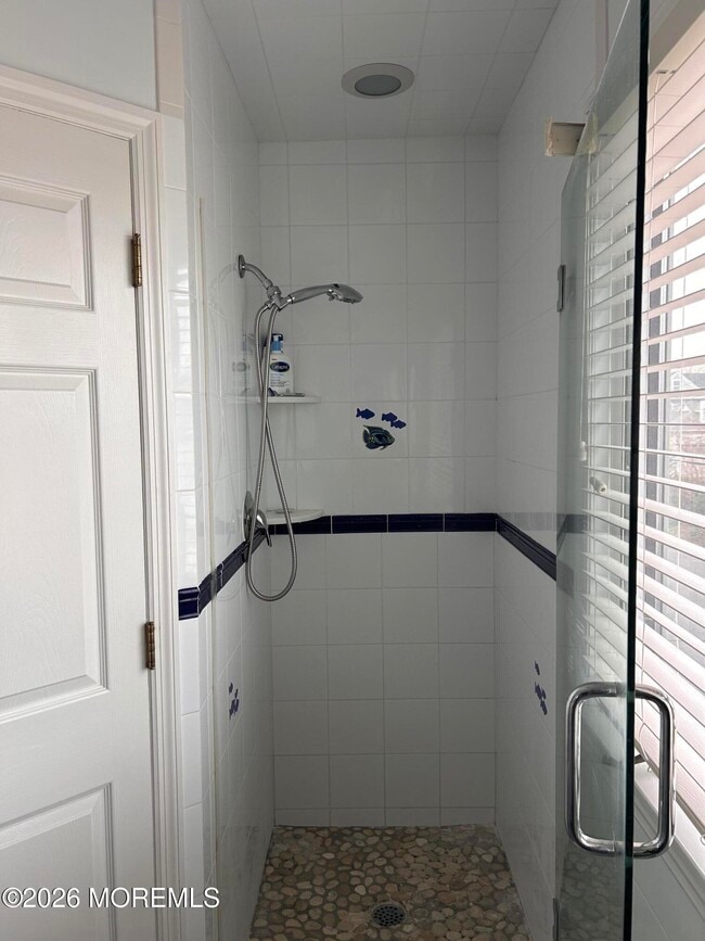 Building Photo - 6 Cook St