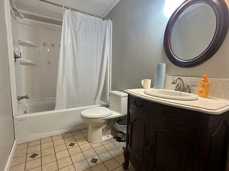 Building Photo - 209 Hickory Nut Dr