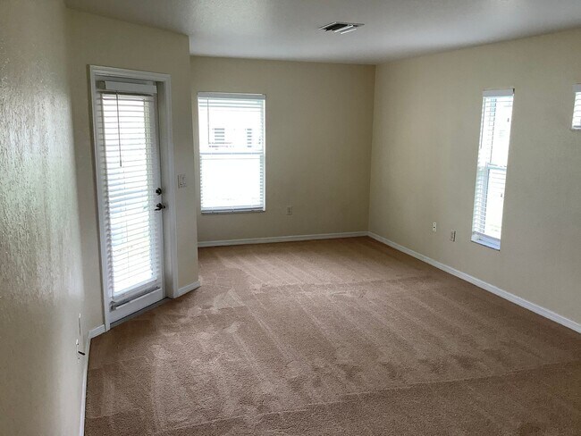 Building Photo - Charming 4-Bedroom, 2-Bath Home for Rent – Marion Oaks!