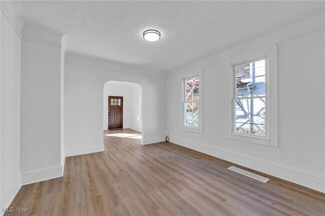 Building Photo - 2002 Valentine Ave