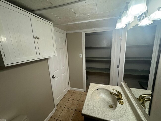 Building Photo - Cute 1 bedroom house Rochester