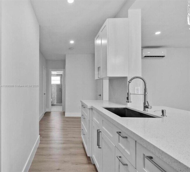 Building Photo - 520 79th St