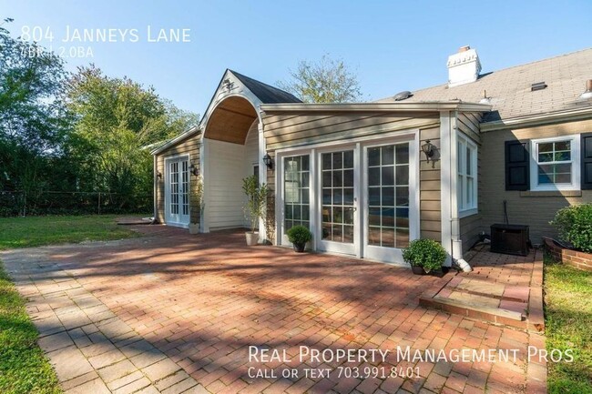 Building Photo - 804 Janneys Ln